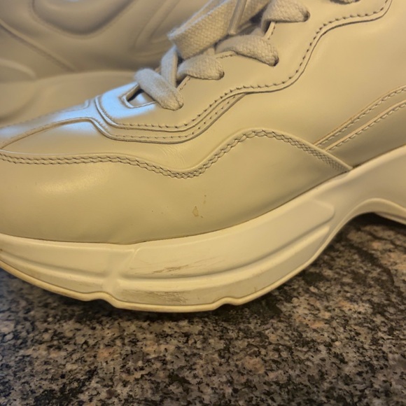 Gucci Cream Sneakers with Red and Green Stripes - Picture 6 of 8